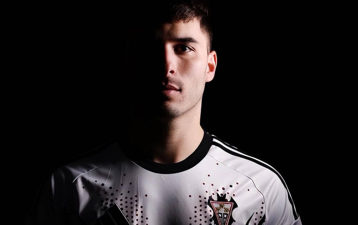 昔日西甲铁卫被新东家无视，山东泰山及时止损的明智之举